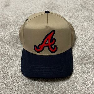 Atalanta braves Mens SnapBack hat.